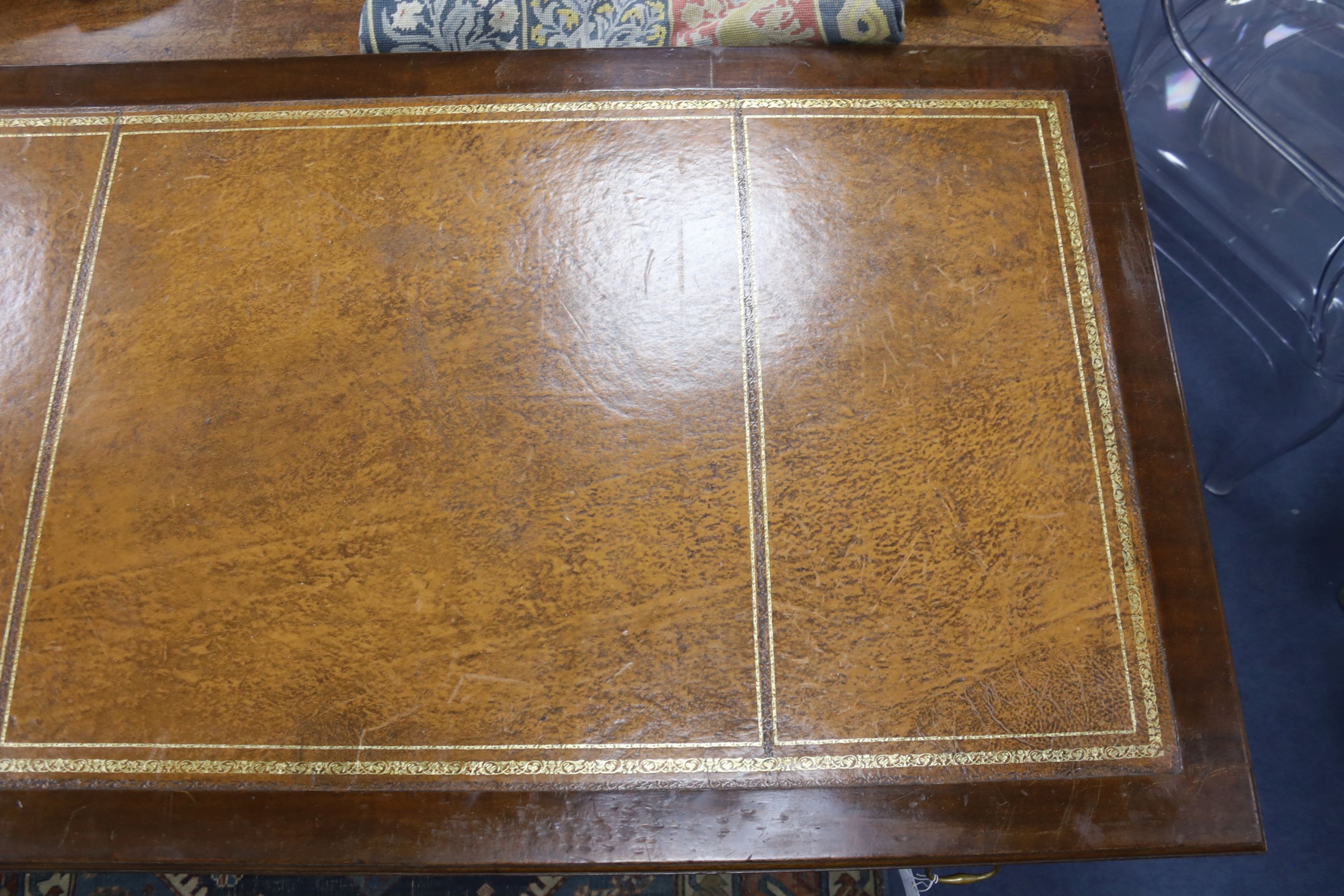 A late Victorian mahogany pedestal desk, length 138cm, depth 76cm, height 76cm